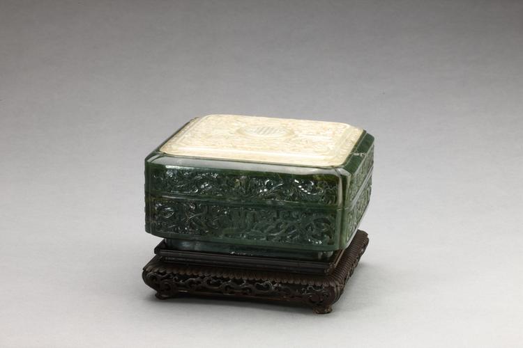 碧玉嵌白玉寿字缠枝莲八宝纹方盒