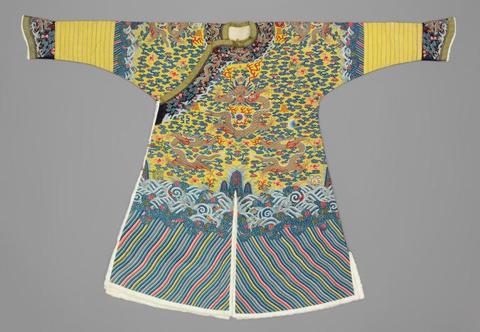 明黄色缂丝彩云金龙纹皮男龙袍