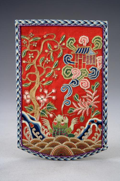 红色缎辫绣蟾宫折桂纹活计-靴掖