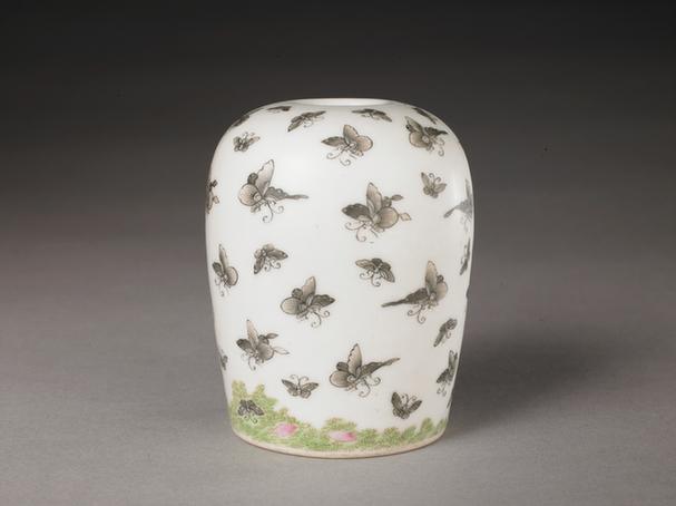 澹怀室款墨彩百蝶纹水丞