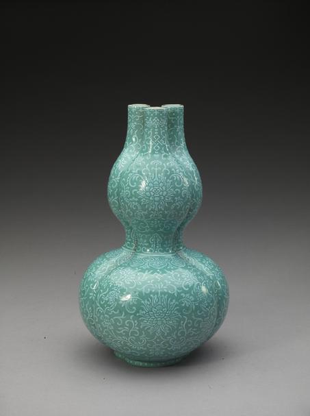 绿地白花三孔葫芦瓶