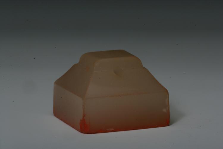 “夷吾”鼻钮琉璃印