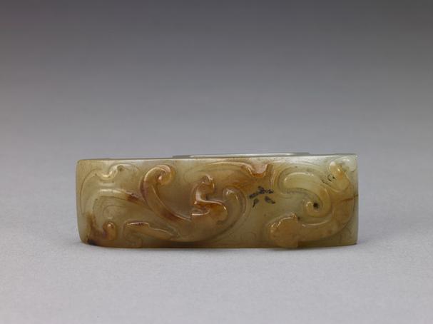 赭沁青玉螭纹璲