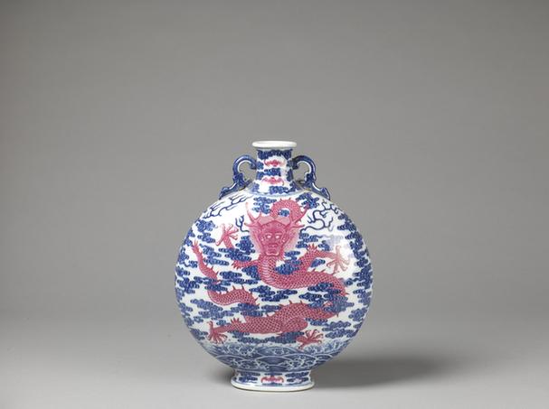 乾隆款青花红龙纹双耳背壶
