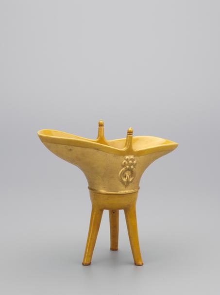 乾隆款黄釉涂金爵