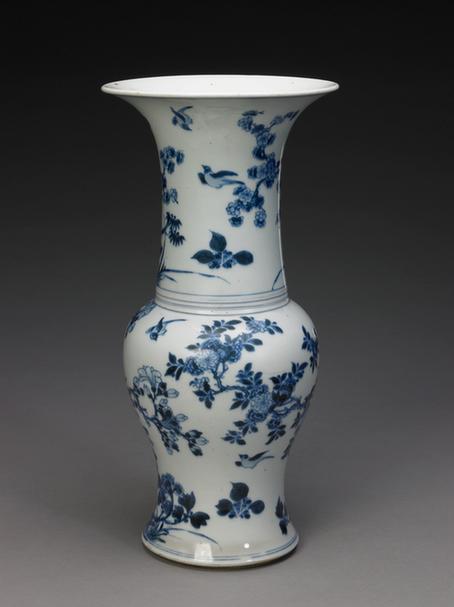 青花牡丹玉兰图花觚