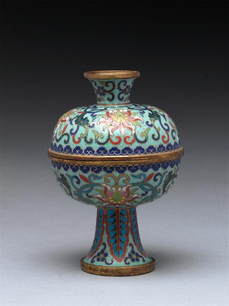 掐丝珐琅勾莲纹豆式盒