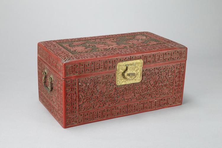 剔红开光博古缠枝莲纹长方箱