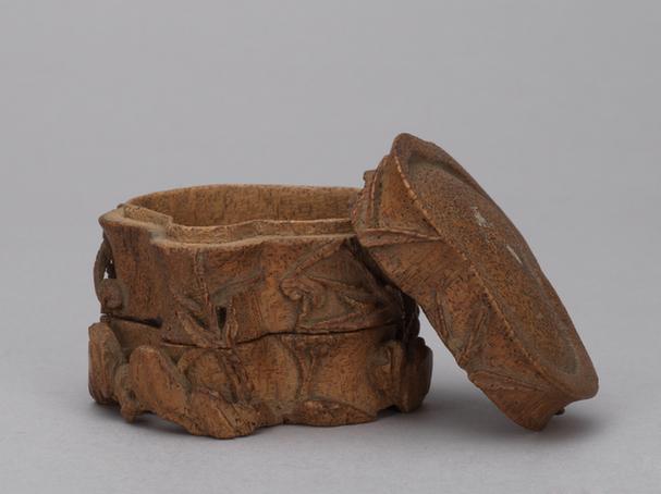 竹根雕竹节式三层盒