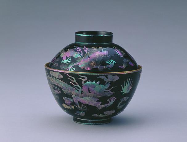 黑漆嵌螺钿云龙纹盖碗