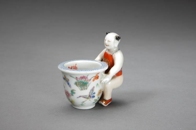 粉彩婴戏图水丞