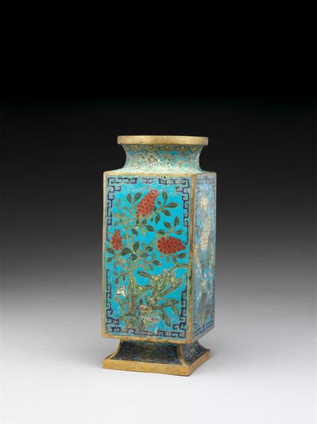 掐丝珐琅四季花卉纹琮式瓶