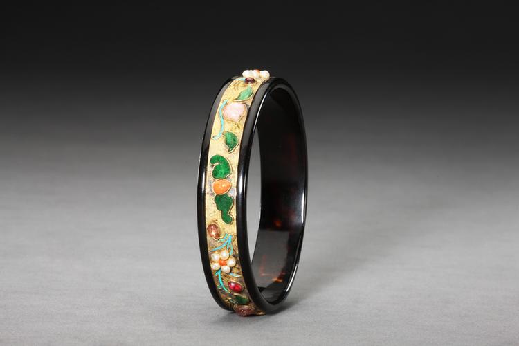 玳瑁镶金嵌珠宝镯