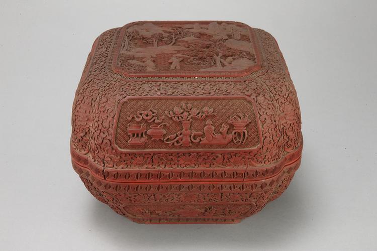 乾隆款剔红山水人物图方形委角盒