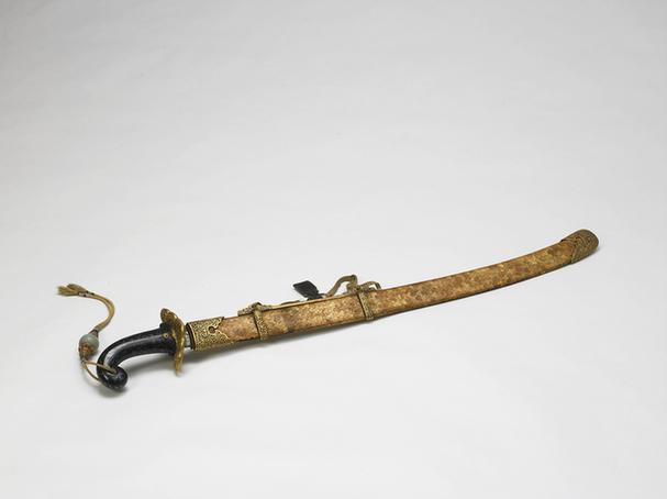 玉錾银花叶柄金桃皮鞘霞彩腰刀