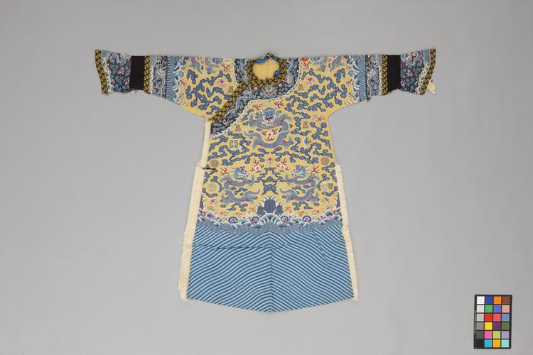 明黄色缂丝彩云金龙纹龙袍拆片