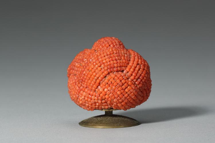 珊瑚珠盘花帽顶