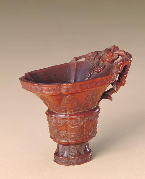 犀角雕饕餮蕉叶纹梅枝杯