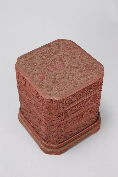 剔红开光四季花卉纹方形委角三屉盒