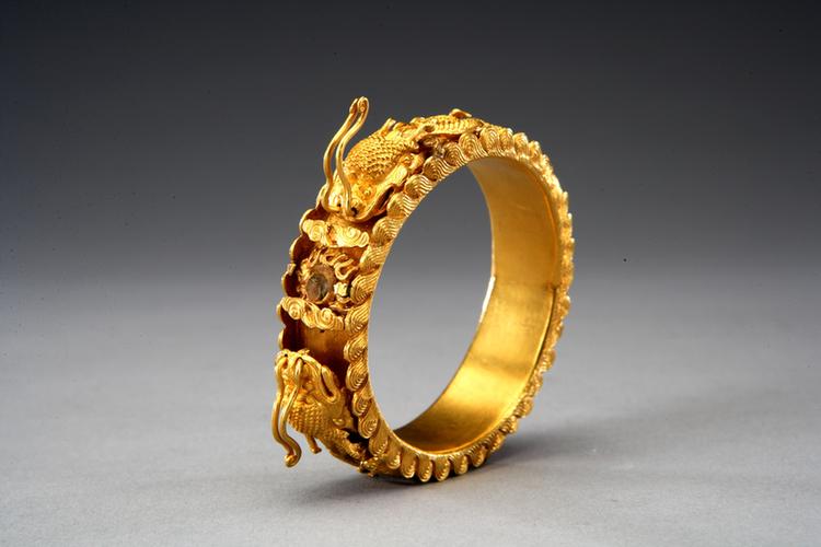 金镶双龙戏珠镯