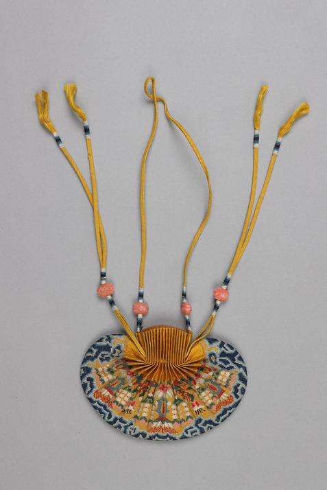 黄色缎口满纳菊花双喜小羊纹腰圆荷包