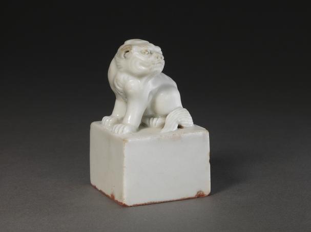 “以得静为乐”兽钮德化窑白瓷章