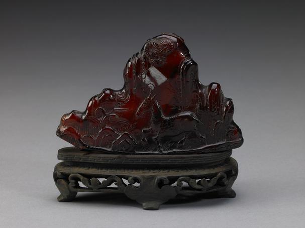 琥珀老人鹤鹿纹笔山