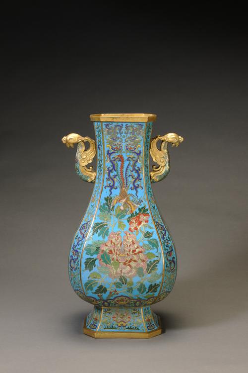 掐丝珐琅夔凤牡丹纹凤耳八棱瓶