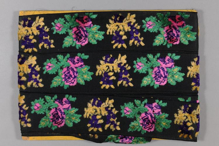 元青色缎地绒花牡丹桂花纹绦