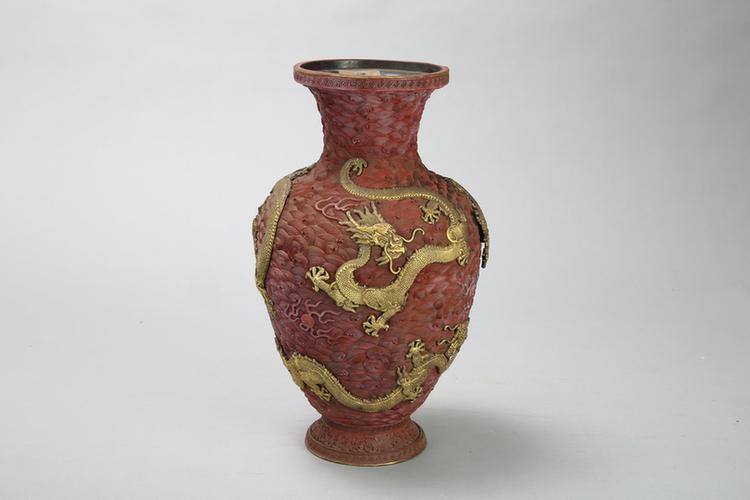 剔红海水纹铜鎏金蟠龙瓶
