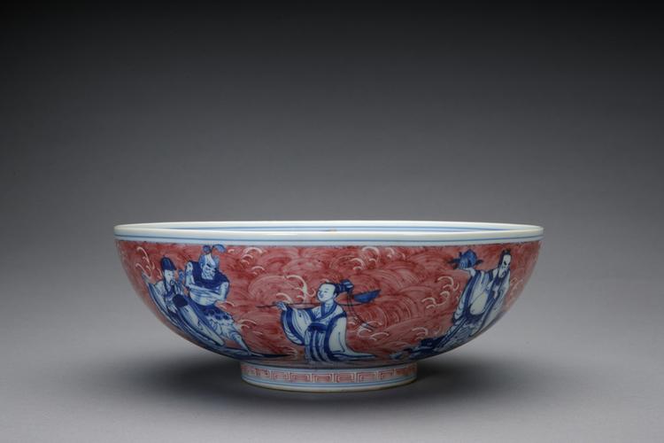 乾隆款青花釉里红海水八仙图碗