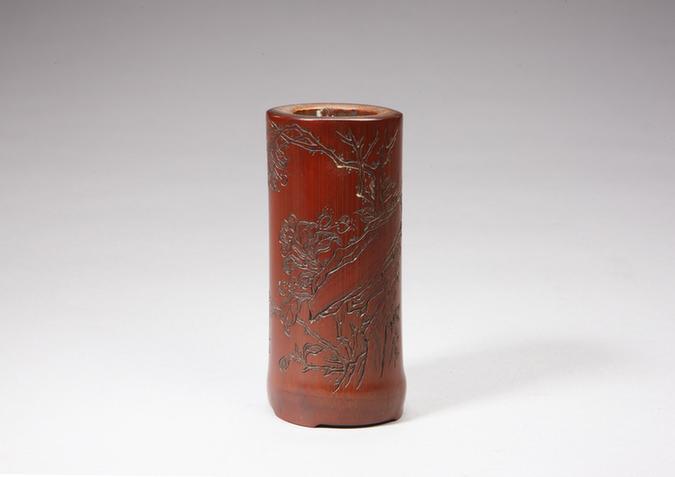 竹雕花卉图笔筒