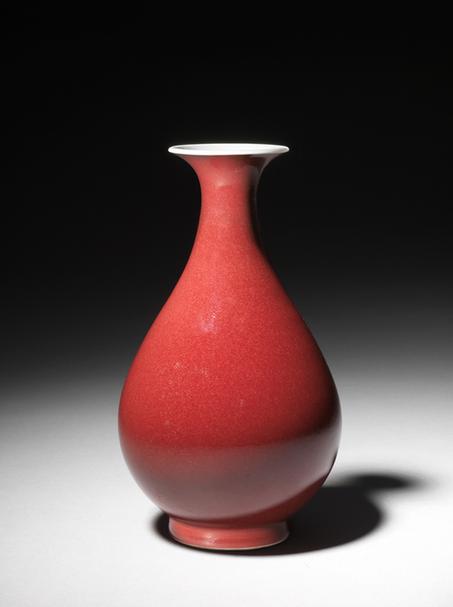 乾隆款祭红釉玉壶春瓶