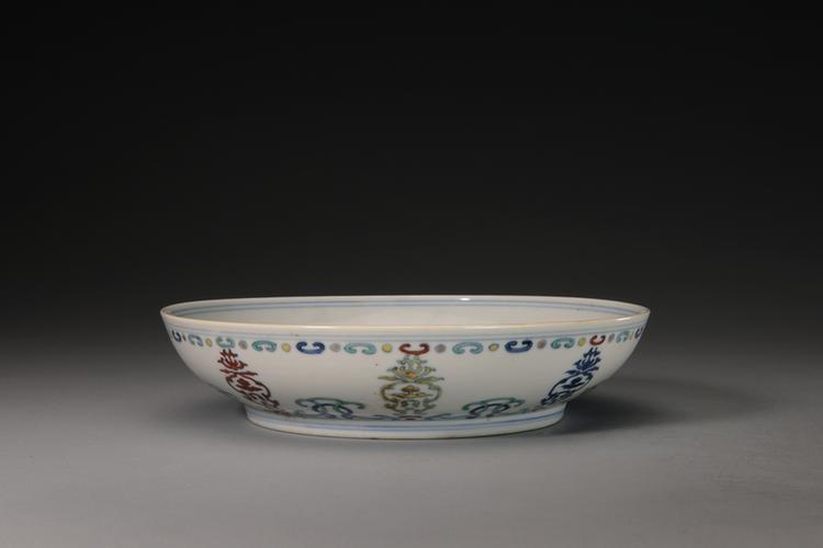 道光款斗彩寿字勾云纹盘