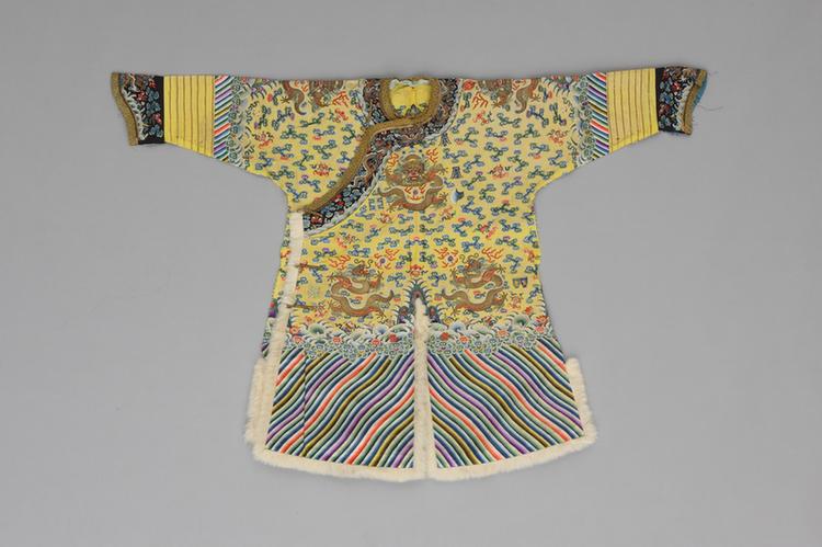 明黄色绸绣彩云金龙纹小龙袍拆片