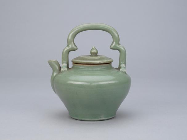 龙泉窑青釉提梁壶