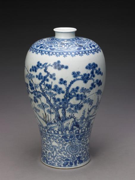 青花松竹梅图梅瓶