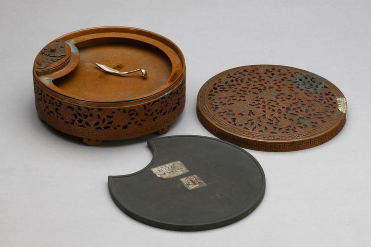 歙石镂空铜盒暖砚