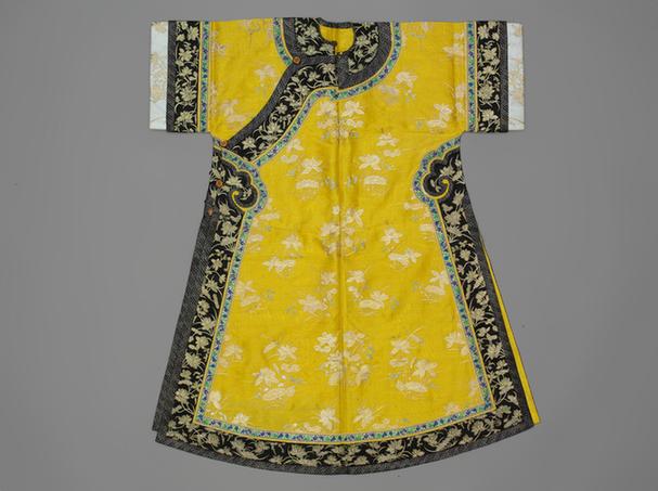 明黄色直径纱平金银绣荷花纹单氅衣