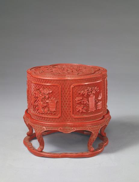 剔红山水人物图开光博古纹梅花式套盒