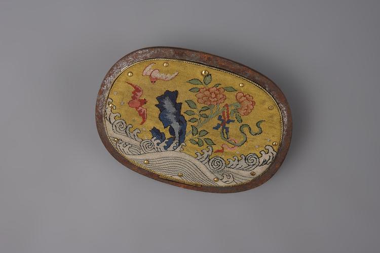 黄色缂丝海水花卉纹荷包式火燫