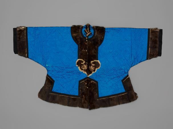 月白色冰梅纹暗花缎镶貂皮边对襟棉马褂