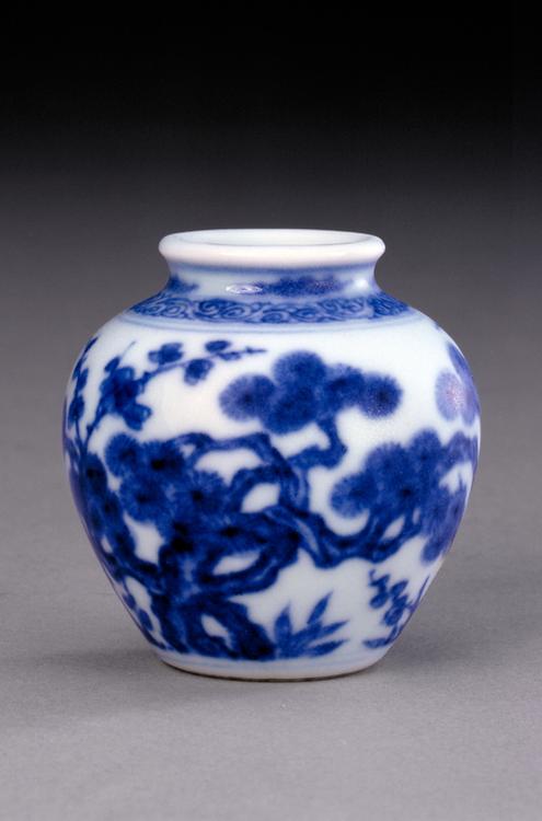 雍正款青花岁寒三友图罐