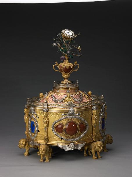 铜镀金嵌料石六狮驮瓶花音乐表