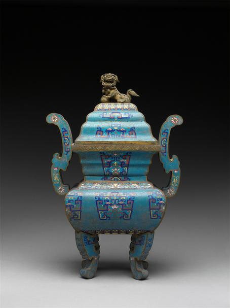 掐丝珐琅方夔纹双耳四足方盖炉