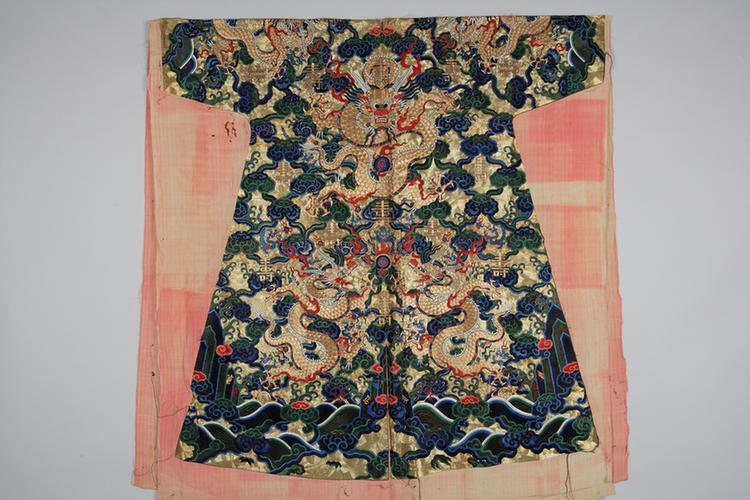 绛色金云龙纹漳绒龙袍料