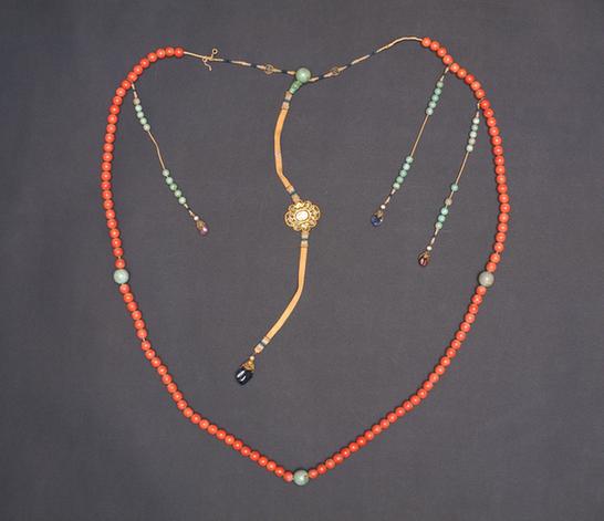 珊瑚带珠石饰朝珠