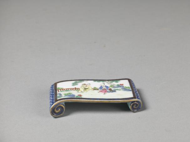 乾隆款粉彩人物图墨床