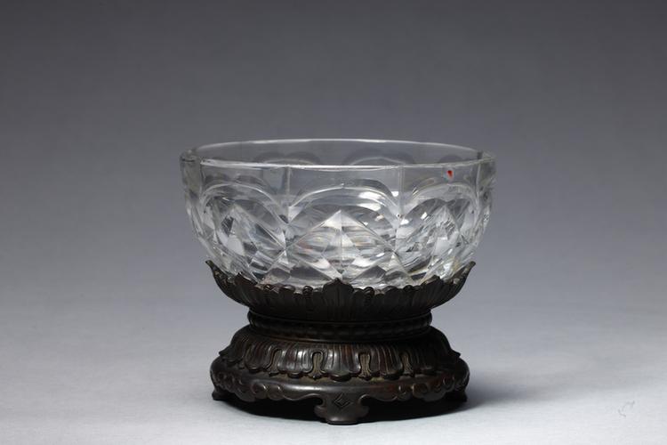 白玻璃方格纹碗