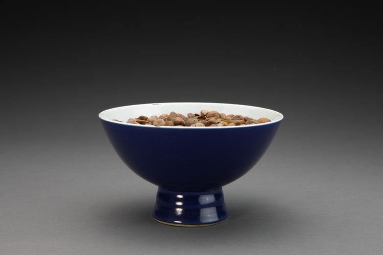 雍正款祭蓝釉高足碗